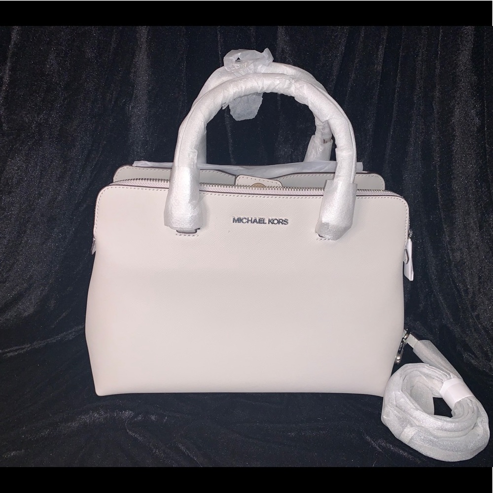 Medium size shoulder Bag multiple compartments